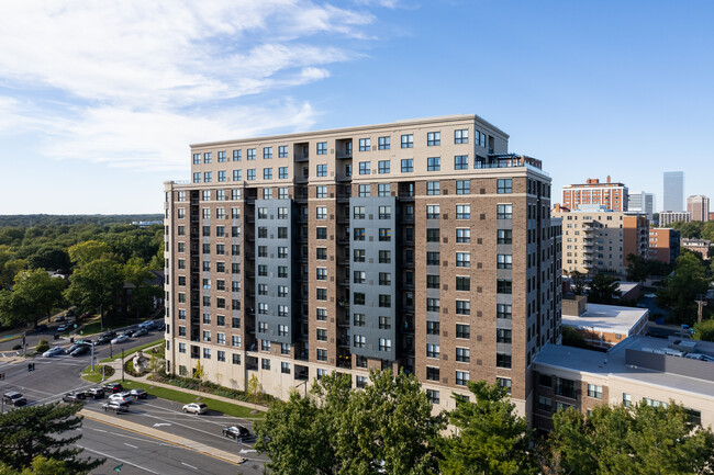 Clarendale of Clayton -Senior Living in St. Louis, MO - Foto de edificio - Building Photo