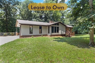 1142 Kendall Mill Rd in Thomasville, NC - Building Photo