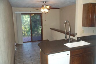 2834 Sandy Hollow Rd in Rockford, IL - Foto de edificio - Building Photo