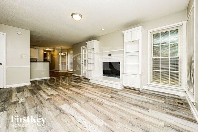 304 Regal Way E in Mcdonough, GA - Building Photo - Building Photo