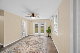 245 S Rhodes St in Mount Dora, FL - Building Photo - Building Photo