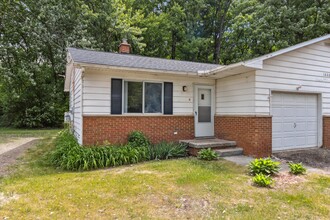 Pine Run Duplexes in Clio, MI - Foto de edificio - Building Photo