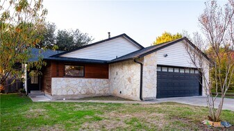 9828 Briar Ridge Dr in Austin, TX - Building Photo