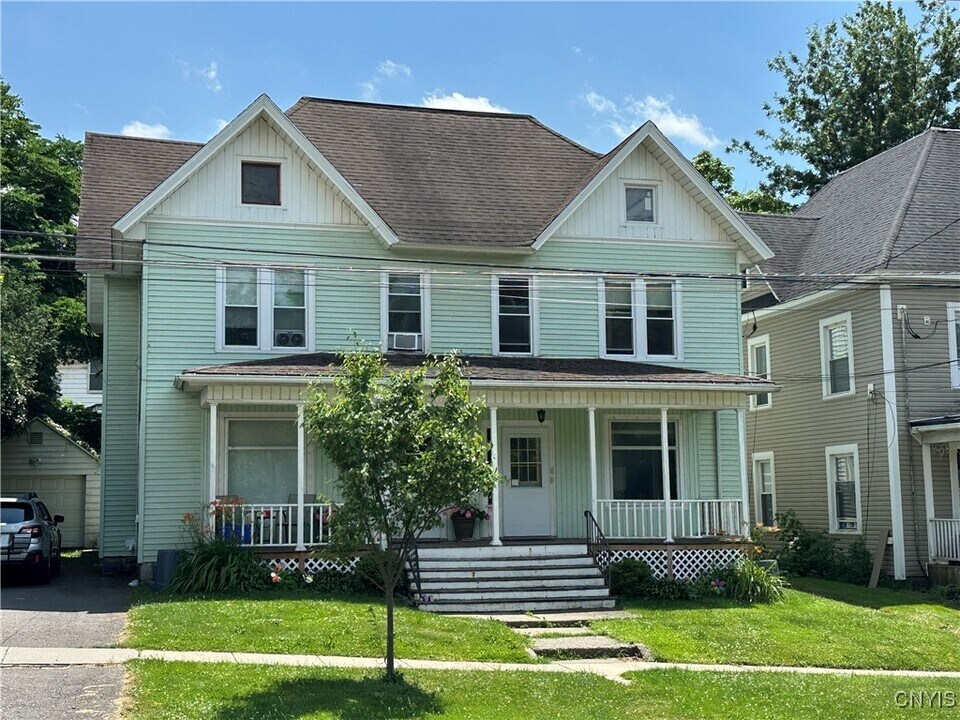 4 Cottage St in Auburn, NY - Building Photo
