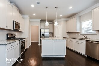 118 Cherokee Reserve Cir in Canton, GA - Foto de edificio - Building Photo