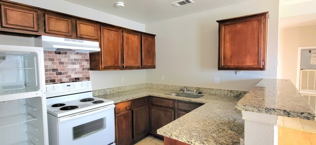 5901 Lake Hubbard Pkwy in Garland, TX - Building Photo - Building Photo