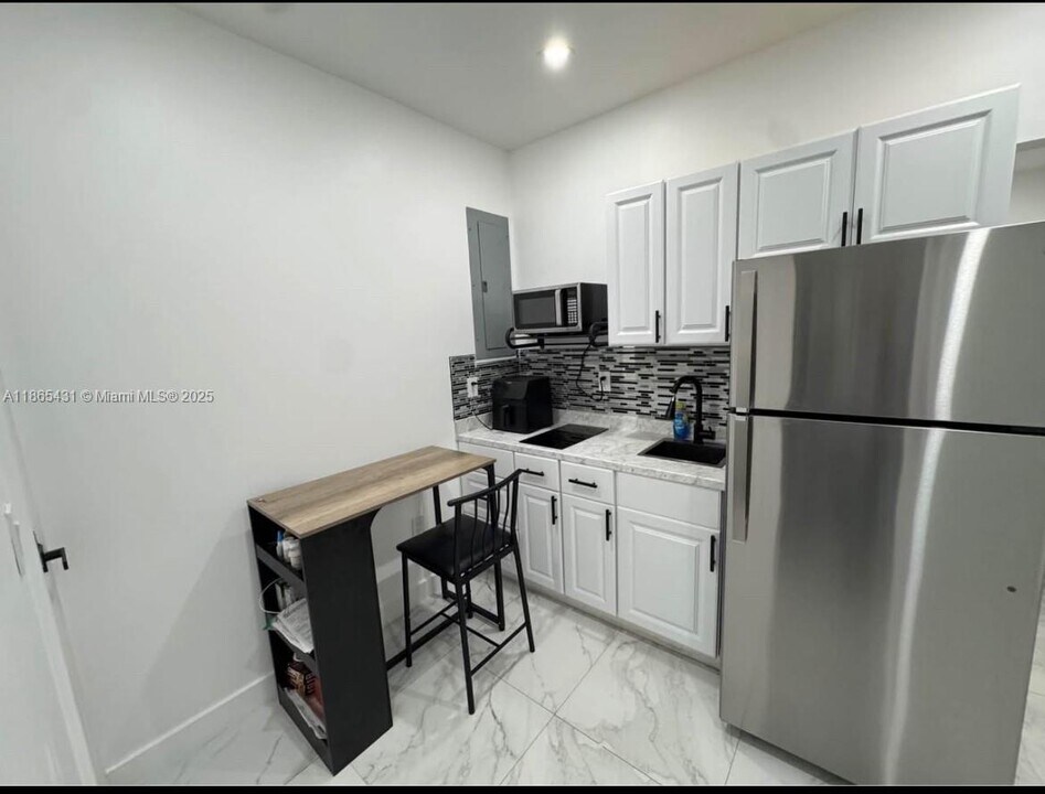 1309 NW 55th Terrace-Unit -B in Miami, FL - Building Photo