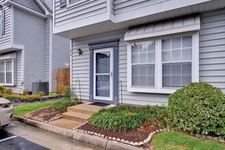 814 Snead Dr in Newport News, VA - Building Photo - Building Photo
