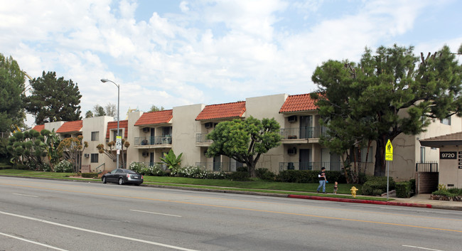 Windscape Apartments in Northridge, CA - Building Photo - Building Photo