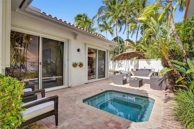 1529 Shoreline Way in Hollywood, FL - Foto de edificio - Building Photo