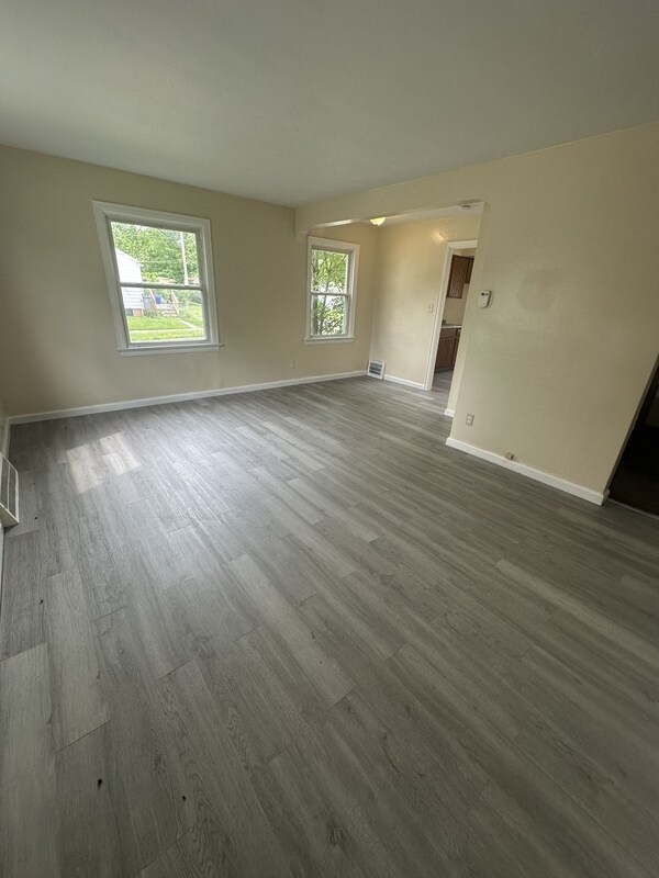 3895 E 177th St in Cleveland, OH - Building Photo - Building Photo