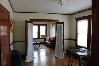 63 Pinckney St, Unit 3 in Somerville, MA - Foto de edificio - Building Photo