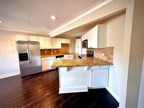 7770 Meadow Rd-Unit -220 in Dallas, TX - Building Photo - Building Photo