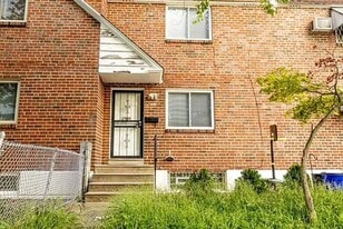 5931 Elmhurst St in Philadelphia, PA - Building Photo