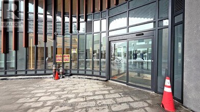 5858 Yonge St in Toronto, ON - Building Photo - Building Photo