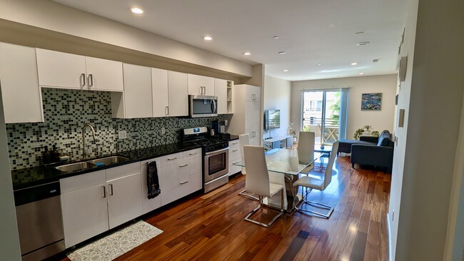 940 Elden Ave in Los Angeles, CA - Building Photo - Building Photo