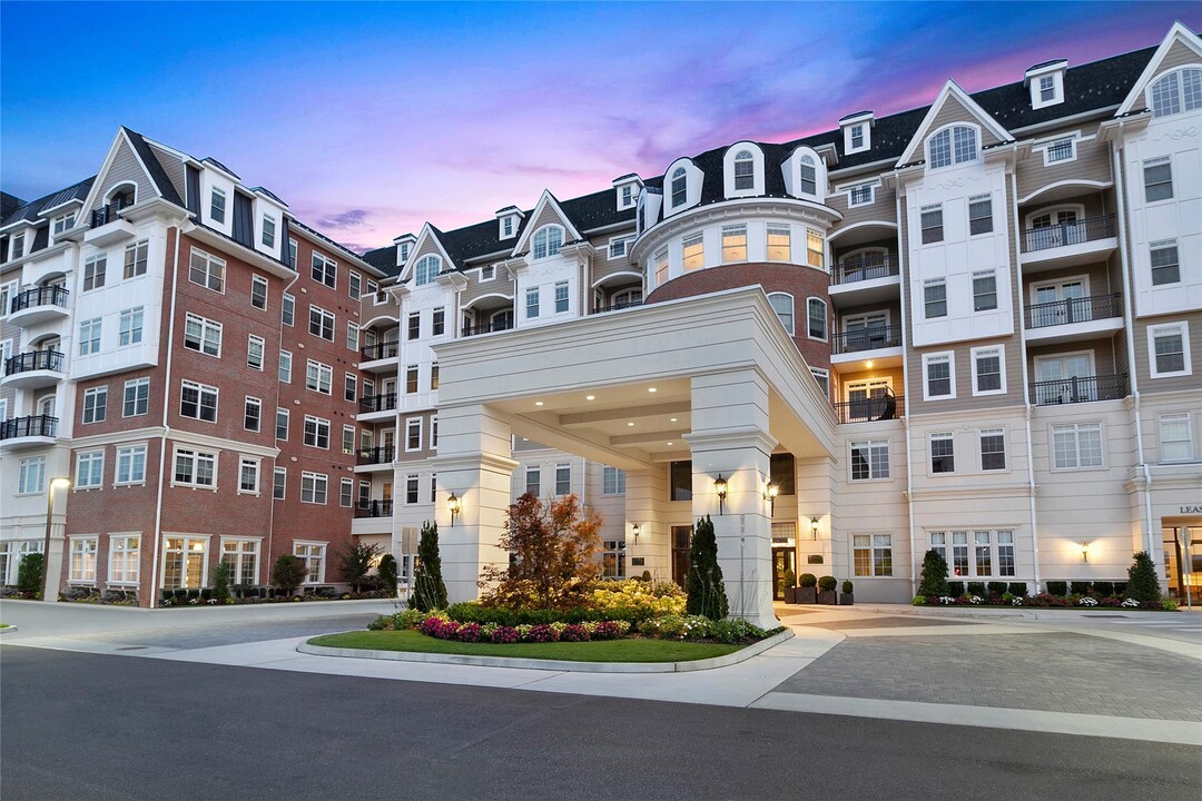 990 Corporate Dr in Westbury, NY - Building Photo