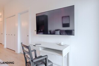 2623 Keene St, Unit 423 in Houston, TX - Building Photo - Building Photo