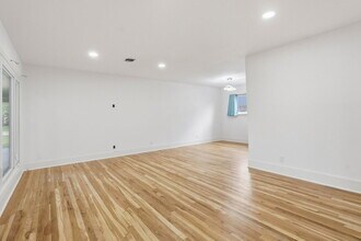 1219 Wisterwood Dr in Houston, TX - Building Photo - Building Photo