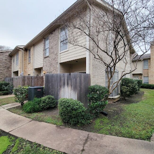 7575 Cambridge St in Houston, TX - Building Photo - Building Photo