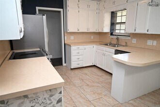 1206 Amherst St in Burkburnett, TX - Building Photo - Building Photo