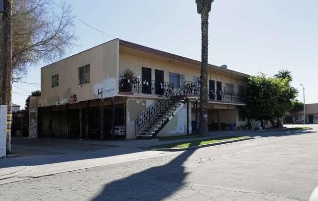 Kon-tiki Apartments in Compton, CA - Foto de edificio - Building Photo