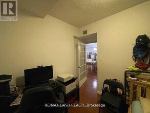 263 Wellington St W in Toronto, ON - Building Photo - Building Photo