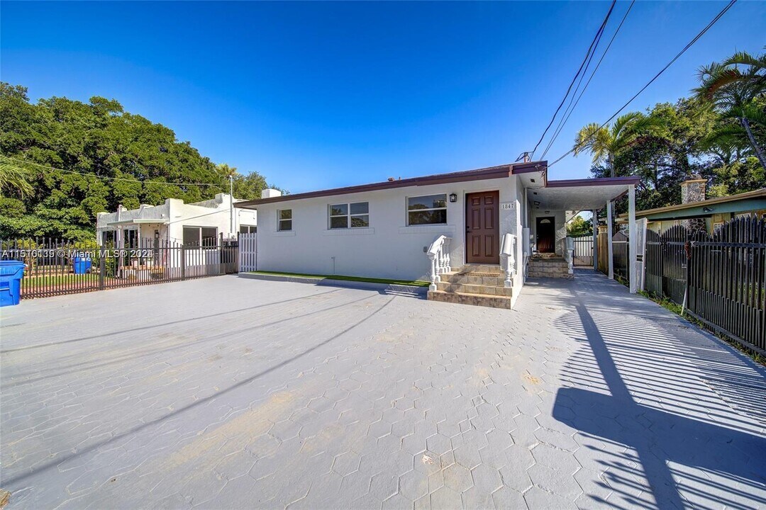 1845 NW 15th St, Unit 1847 in Miami, FL - Building Photo