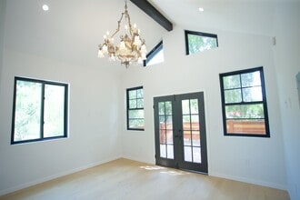 2119 Hyperion Ave in Los Angeles, CA - Foto de edificio - Building Photo