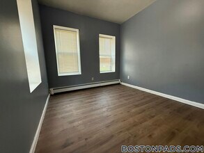 114 Mt Pleasant Ave, Unit 1 in Boston, MA - Foto de edificio - Building Photo