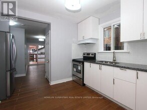 30 Elder Ave in Toronto, ON - Building Photo - Building Photo