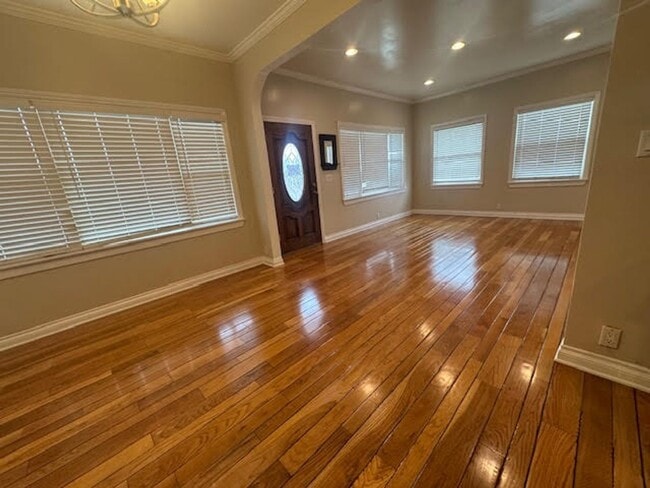 property at 617 N Bonnie Beach Pl