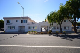 Sea Air Apartments in Redondo Beach, CA - Building Photo - Building Photo