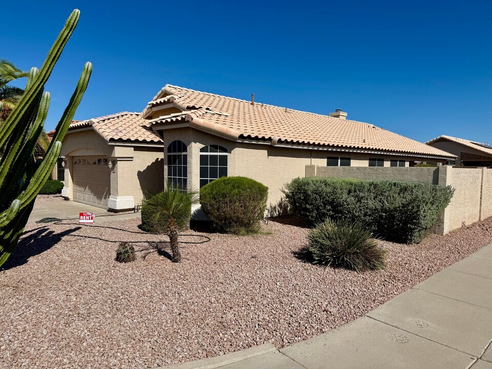 7916 W Kimberly Way in Glendale, AZ - Building Photo