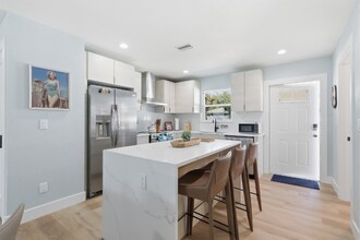 2751 Sydelle St in Sarasota, FL - Building Photo - Building Photo