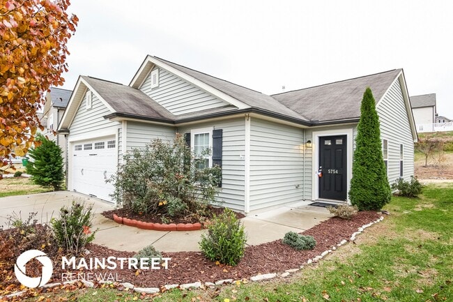 5754 Misty Hill Cir in Clemmons, NC - Foto de edificio - Building Photo