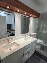 1119 E McMillan St in Cincinnati, OH - Foto de edificio - Building Photo