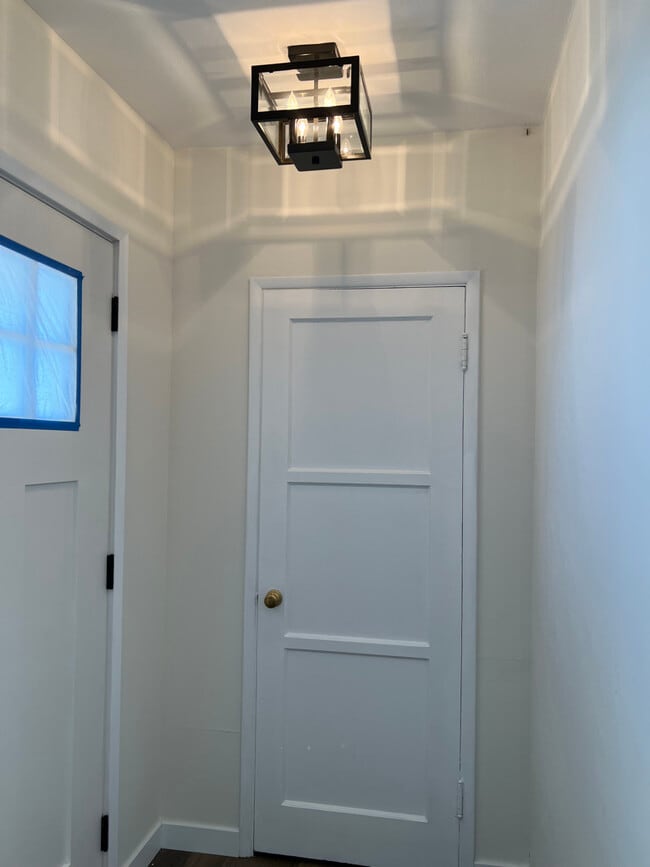 6131 Ranchito Ave in Van Nuys, CA - Foto de edificio - Building Photo