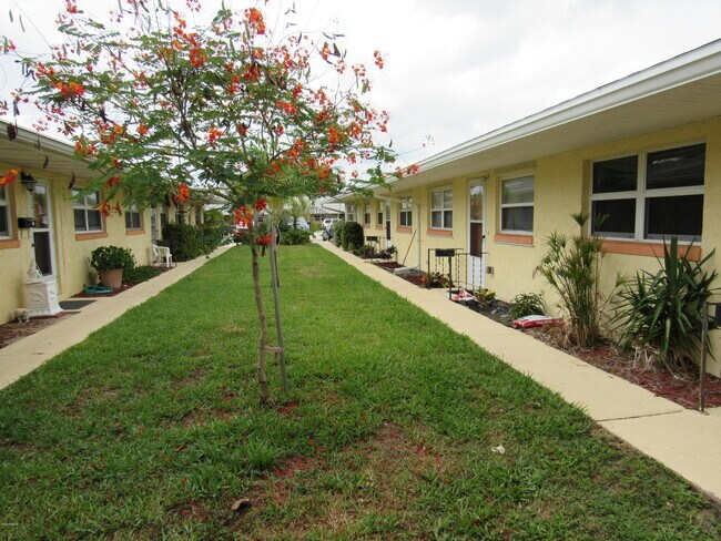 209 Cleveland Ave in Cocoa Beach, FL - Building Photo - Building Photo