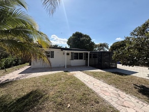 1382 NE 28th St in Pompano Beach, FL - Building Photo - Building Photo