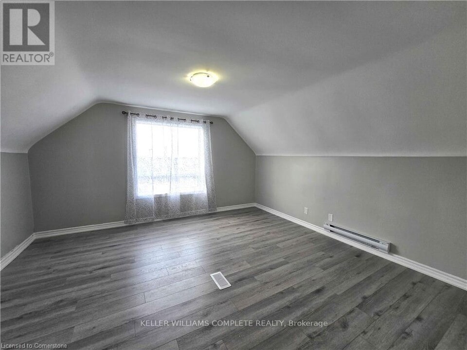 300-300 Balmoral Ave N in Hamilton, ON - Building Photo