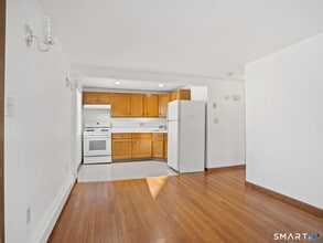 28 Orchard Pl in Greenwich, CT - Building Photo - Building Photo