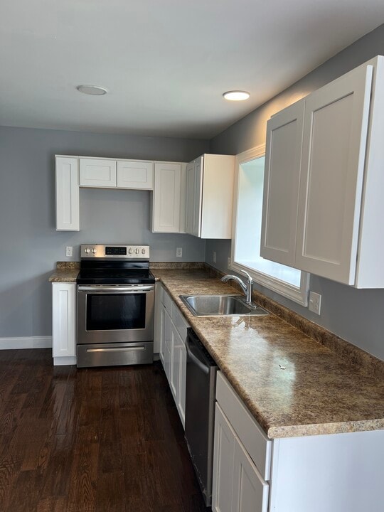 31 Russell Ave in Plainville, CT - Building Photo