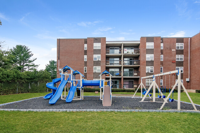 New Cambridge Apartments in Bristol, CT - Building Photo - Building Photo