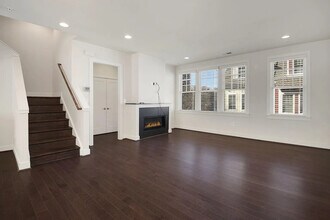 70 Ellsworth Heights St in Silver Spring, MD - Foto de edificio - Building Photo