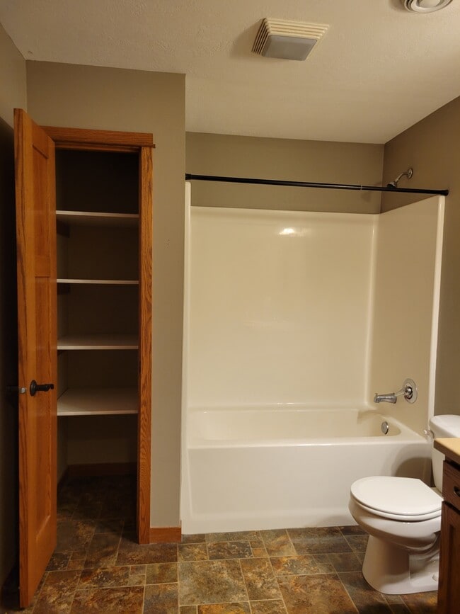 720 Brooklawn Dr in Brookings, SD - Building Photo - Building Photo