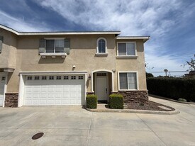 2724 17th St in Huntington Beach, CA - Building Photo