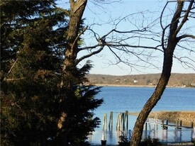 14 Rocky Point Rd in Old Saybrook, CT - Building Photo