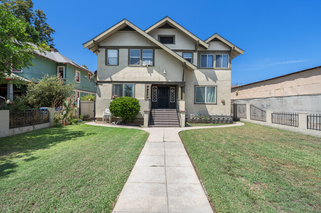 2617 Halldale Ave in Los Angeles, CA - Building Photo - Building Photo