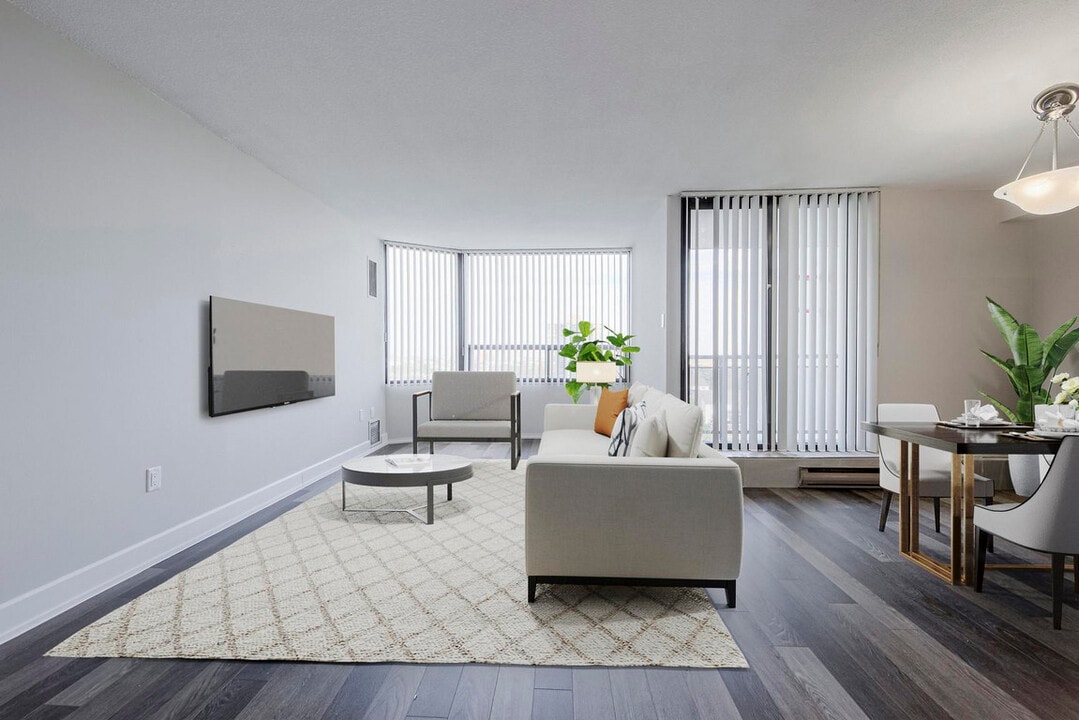 Lakeview Place in Mississauga, ON - Building Photo